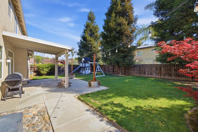 1242 N Julieann Street, Visalia, CA 93291