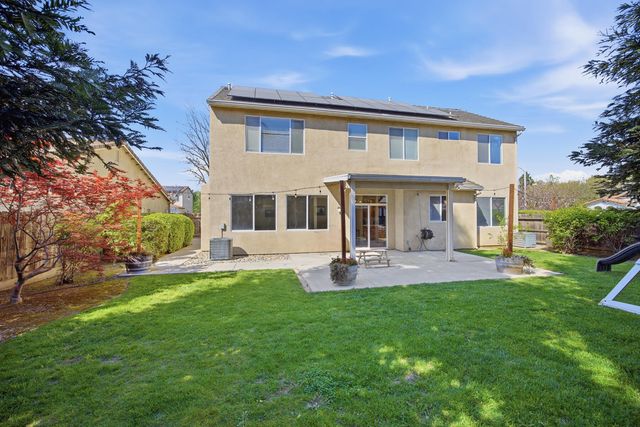 1242 N Julieann Street, Visalia, CA 93291