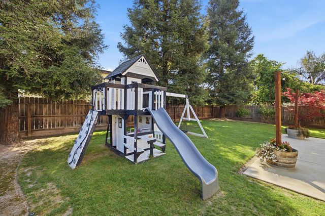 1242 N Julieann Street, Visalia, CA 93291