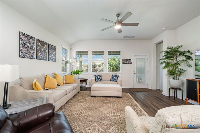 1944 Colonial Avenue, New Braunfels, TX 78130