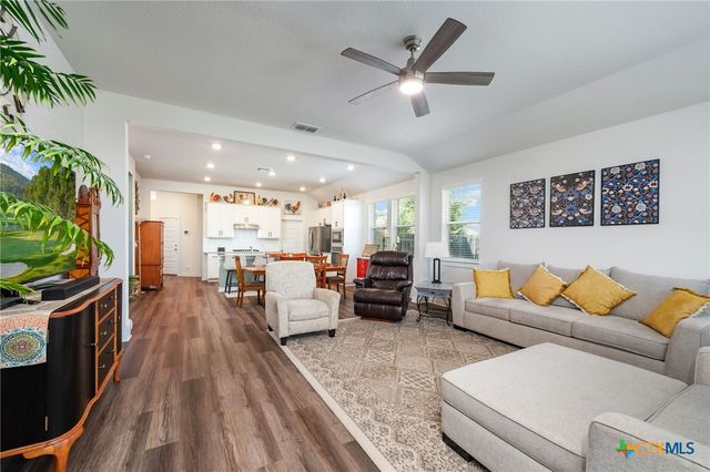 1944 Colonial Avenue, New Braunfels, TX 78130