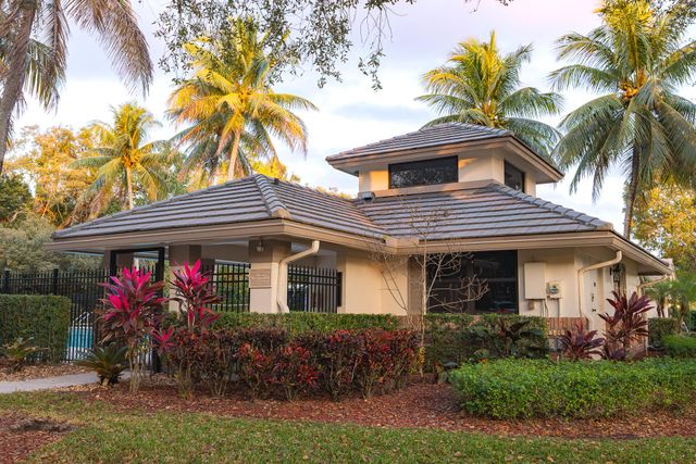 3302 Ridge Trace, Davie, FL 33328