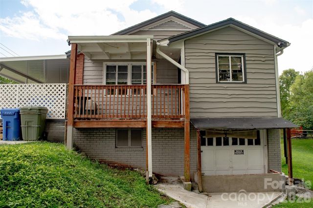 412 1st Avenue W, Hendersonville, NC 28739