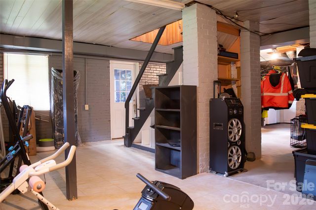 412 1st Avenue W, Hendersonville, NC 28739