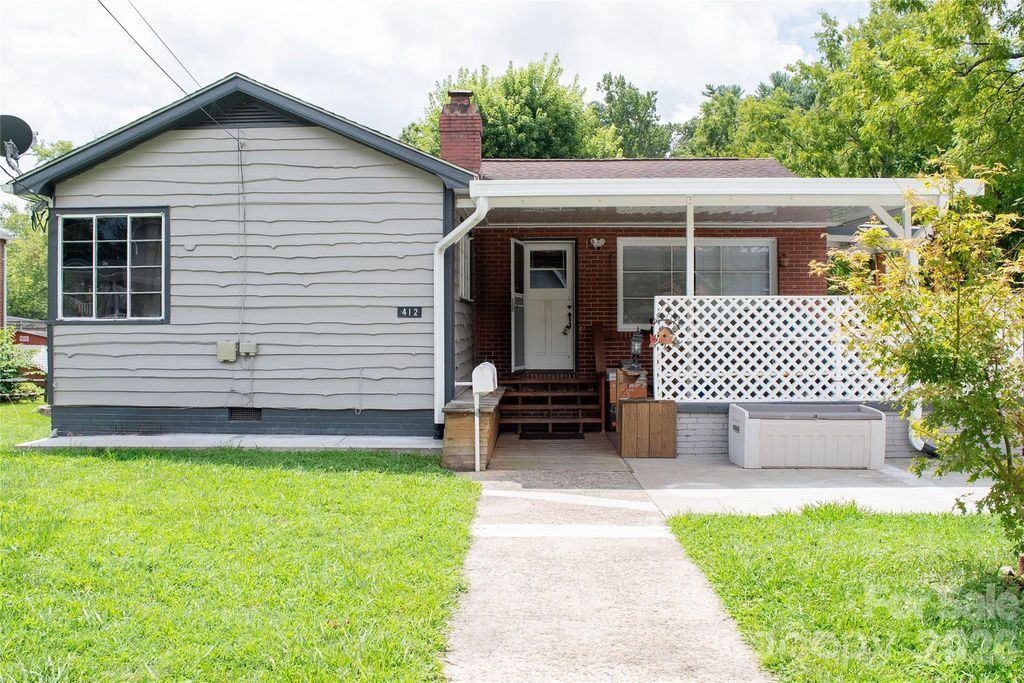 412 1st Avenue W, Hendersonville, NC 28739