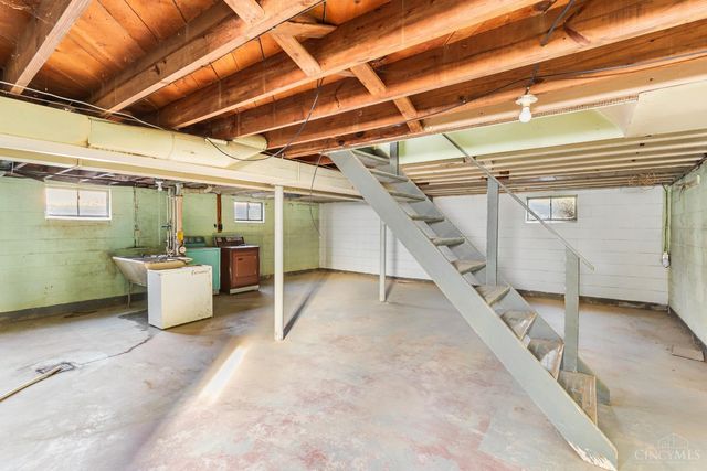 1415 Maple Avenue, Wyoming, OH 45215