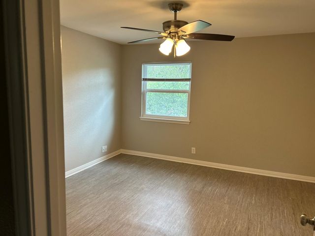 11700 Sierra Nevada LN B, Austin, TX 78759
