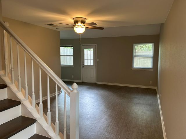 11700 Sierra Nevada LN B, Austin, TX 78759