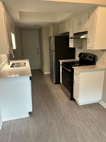 11700 Sierra Nevada LN B, Austin, TX 78759