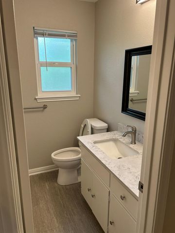 11700 Sierra Nevada LN B, Austin, TX 78759
