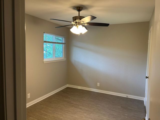 11700 Sierra Nevada LN B, Austin, TX 78759