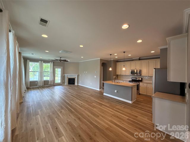 5818 Glenmore Garden Drive, Charlotte, NC 27280