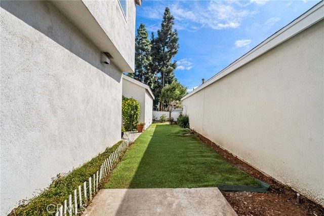 22 Silkleaf, Irvine, CA 92614