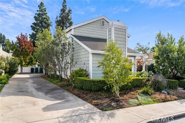 22 Silkleaf, Irvine, CA 92614