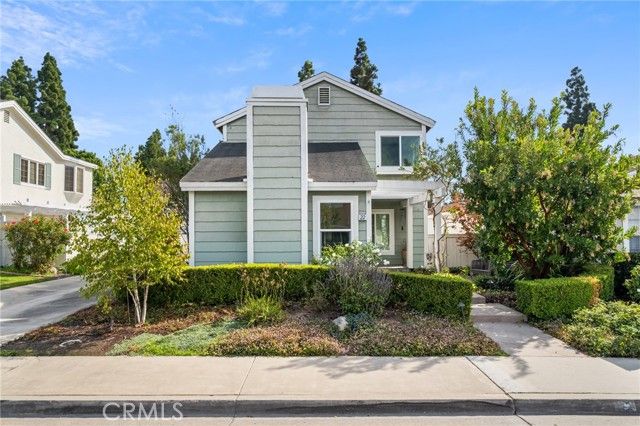 22 Silkleaf, Irvine, CA 92614