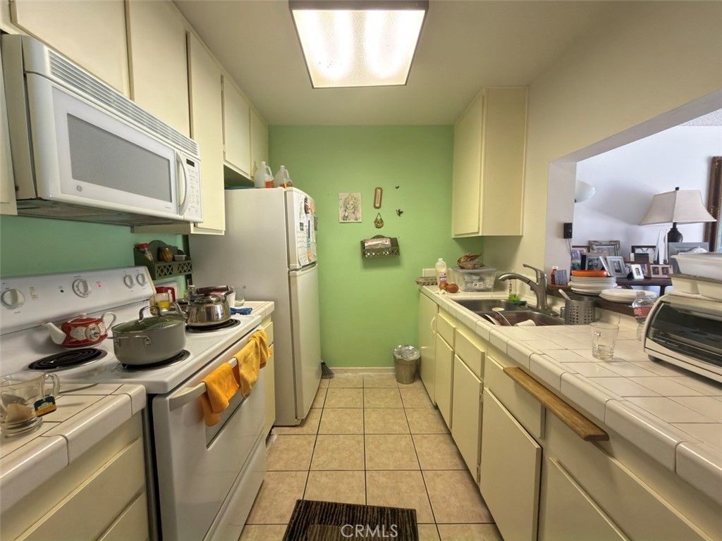 5460 White Oak Avenue E225, Encino, CA 91316 — photo 2