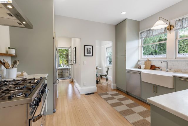 590 66th St, Oakland, CA 94609