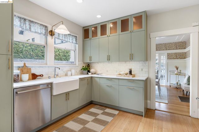 590 66th St, Oakland, CA 94609