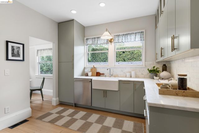 590 66th St, Oakland, CA 94609