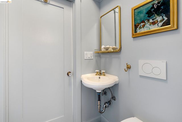 590 66th St, Oakland, CA 94609