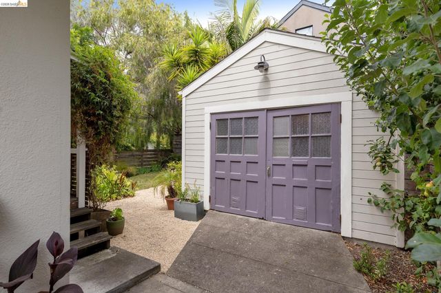 590 66th St, Oakland, CA 94609