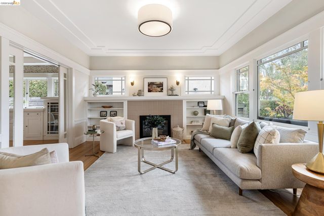 590 66th St, Oakland, CA 94609