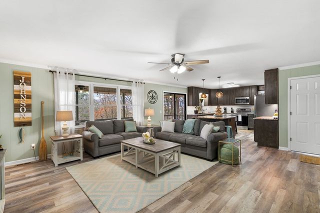 1612 Lakeview Dr, Young Harris, GA 30582