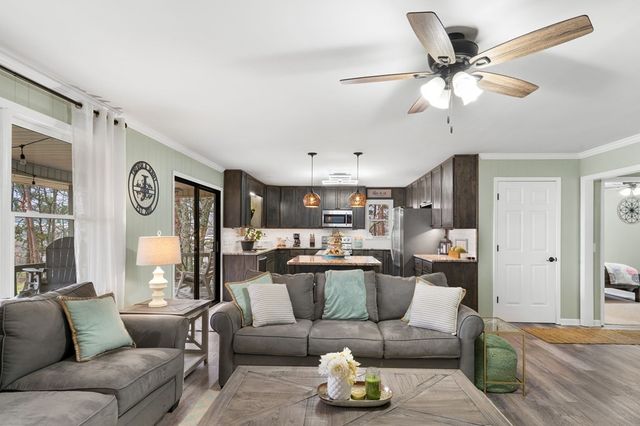 1612 Lakeview Dr, Young Harris, GA 30582