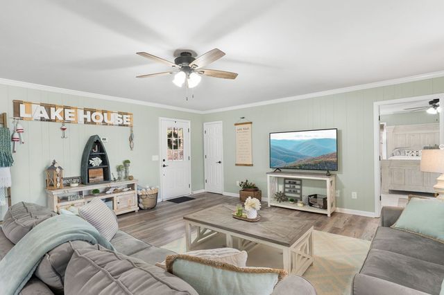 1612 Lakeview Dr, Young Harris, GA 30582