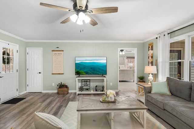 1612 Lakeview Dr, Young Harris, GA 30582