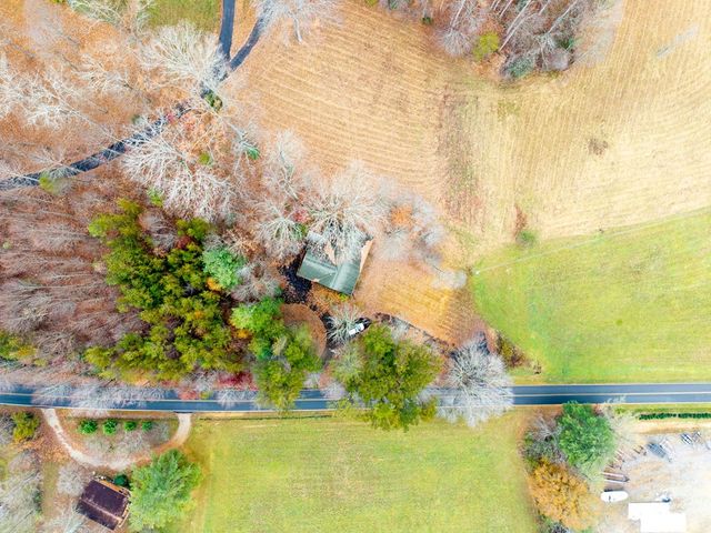 1612 Lakeview Dr, Young Harris, GA 30582