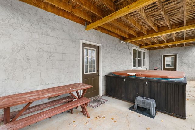 1612 Lakeview Dr, Young Harris, GA 30582