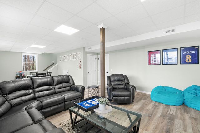 1612 Lakeview Dr, Young Harris, GA 30582