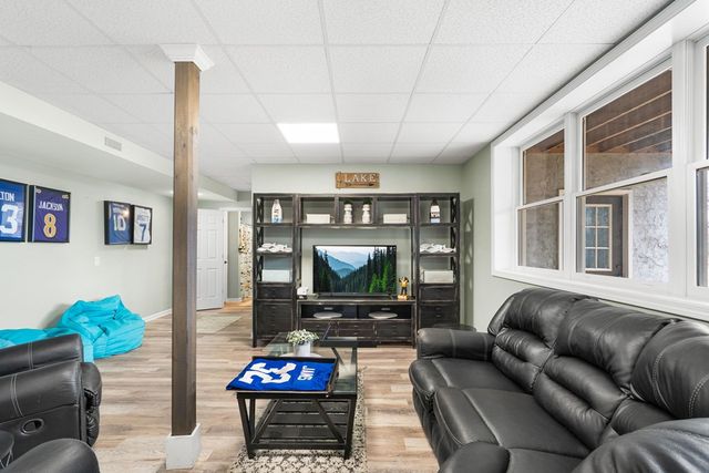 1612 Lakeview Dr, Young Harris, GA 30582