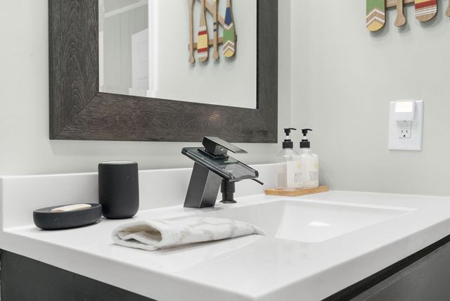 1612 Lakeview Dr, Young Harris, GA 30582