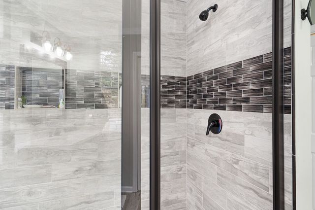 1612 Lakeview Dr, Young Harris, GA 30582