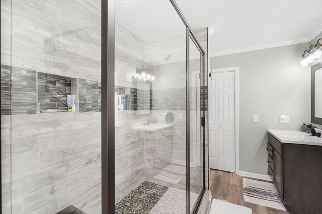 1612 Lakeview Dr, Young Harris, GA 30582