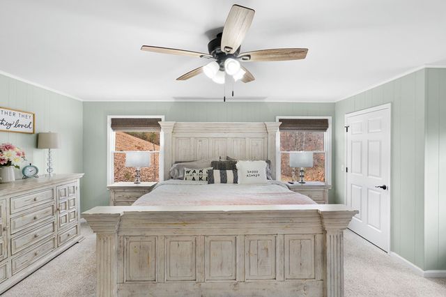 1612 Lakeview Dr, Young Harris, GA 30582