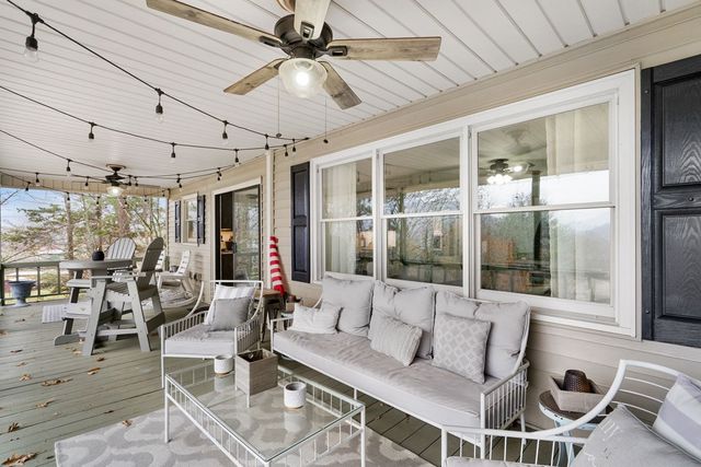 1612 Lakeview Dr, Young Harris, GA 30582