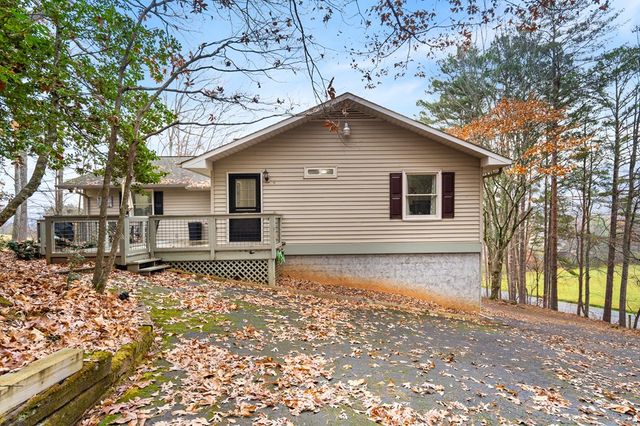 1612 Lakeview Dr, Young Harris, GA 30582