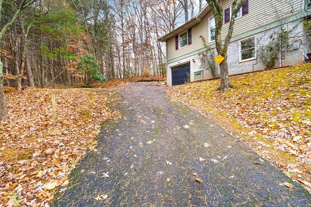 1612 Lakeview Dr, Young Harris, GA 30582