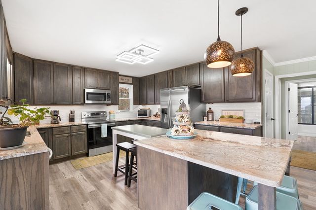 1612 Lakeview Dr, Young Harris, GA 30582