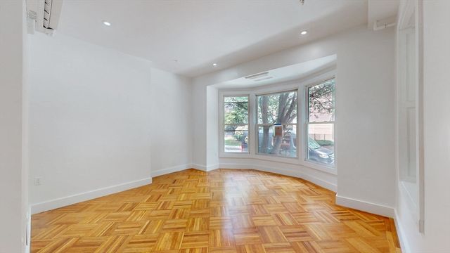 21 Regent Cir 1, Brookline, MA 02445