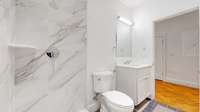 21 Regent Cir 1, Brookline, MA 02445