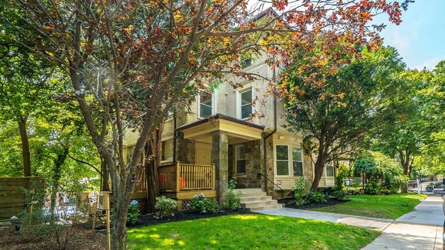 21 Regent Cir 1, Brookline, MA 02445