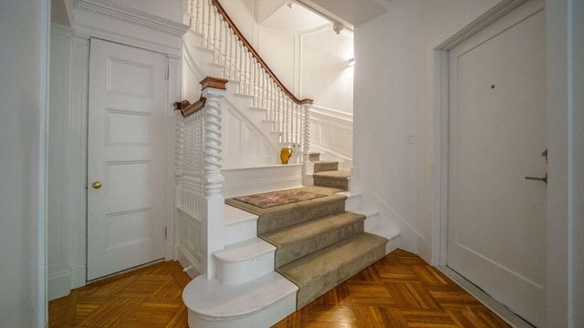 21 Regent Cir 1, Brookline, MA 02445