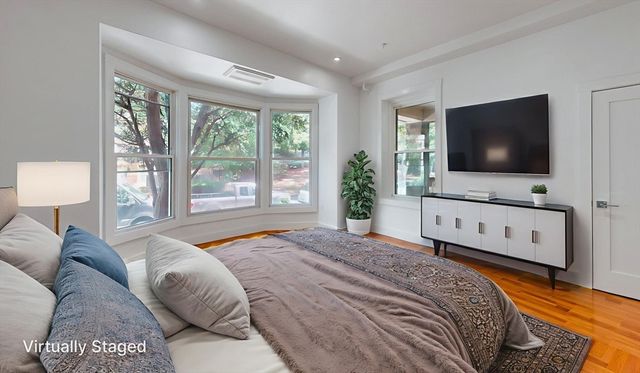 21 Regent Cir 1, Brookline, MA 02445