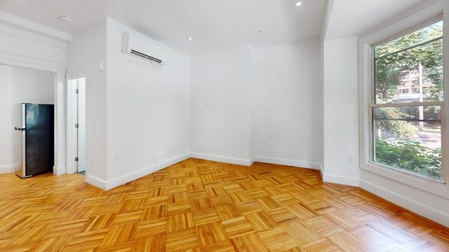 21 Regent Cir 1, Brookline, MA 02445