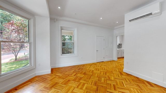 21 Regent Cir 1, Brookline, MA 02445