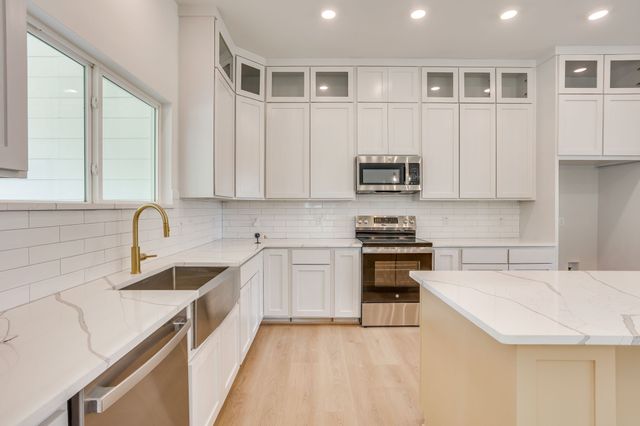 247 Silver Lakes Drive, Sunset, TX 76270